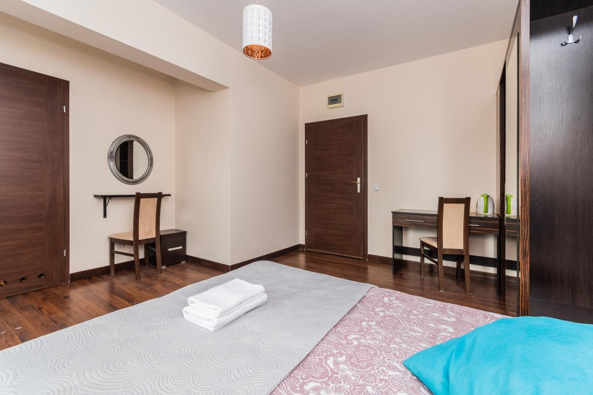 Sztutowo Lazurowy Dwor - Apartamenty Oraz Pokoje Z Basenem I Parkingiem Стая снимка