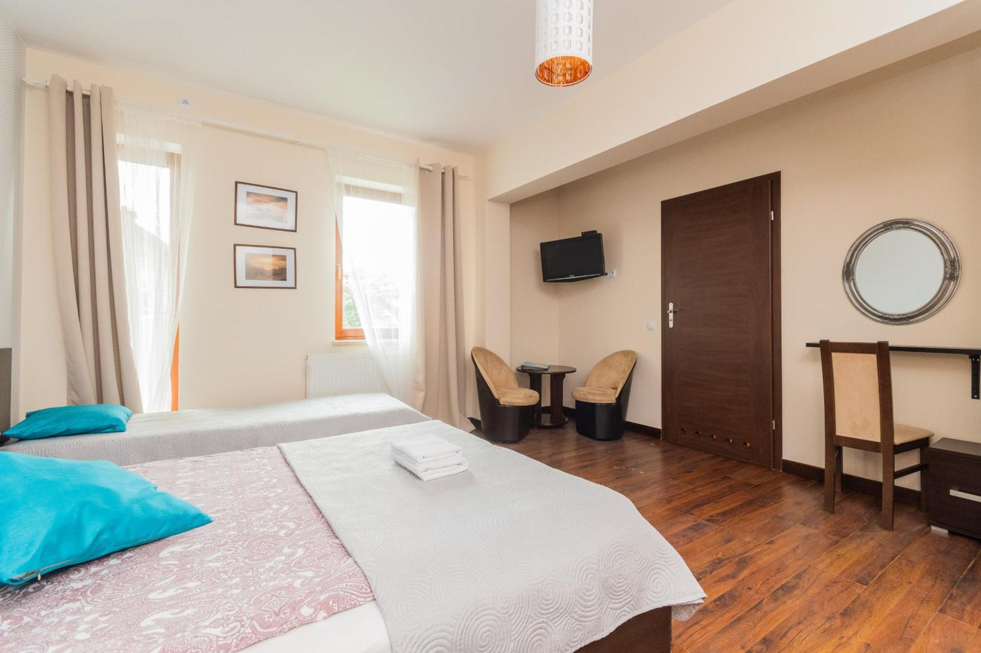 Sztutowo Lazurowy Dwor - Apartamenty Oraz Pokoje Z Basenem I Parkingiem Стая снимка