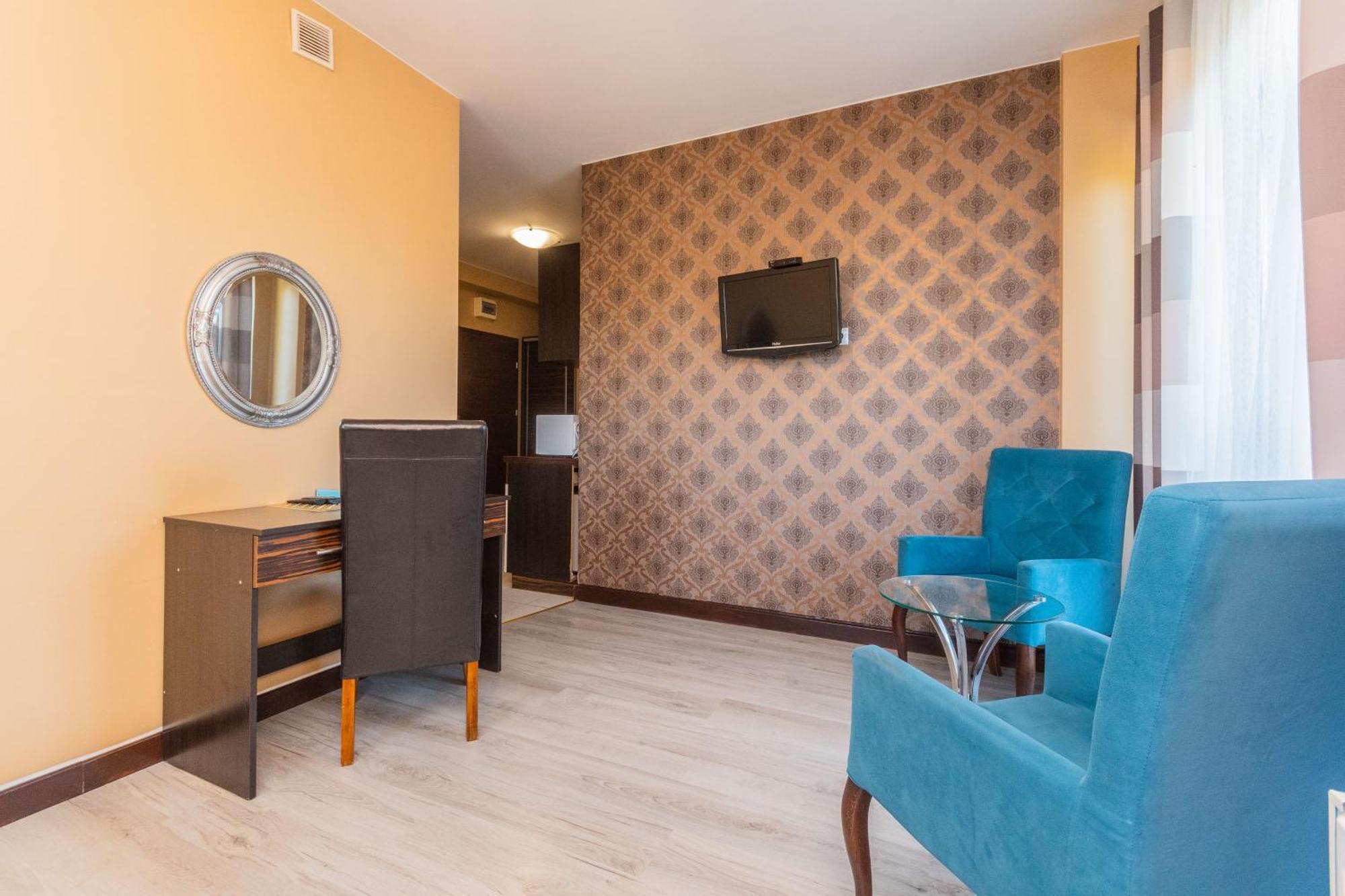 Sztutowo Lazurowy Dwor - Apartamenty Oraz Pokoje Z Basenem I Parkingiem Стая снимка
